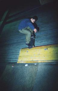 Fahrer: Dirk Widmann, Trick: Blunt to Fakie, Spot: Basel Landihalle