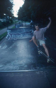 Fahrer: Sergei Berndt, Spot: Waldkirch, Trick: Frontside-Ollie