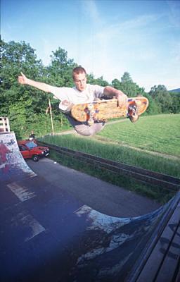 Fahrer: Patrick Bauer, Trick: Frontside Grab