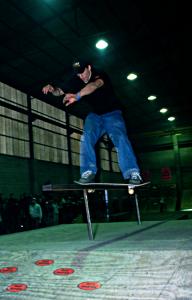 Fahrer: Alberto Benitez, Trick: Frontside Lipslide